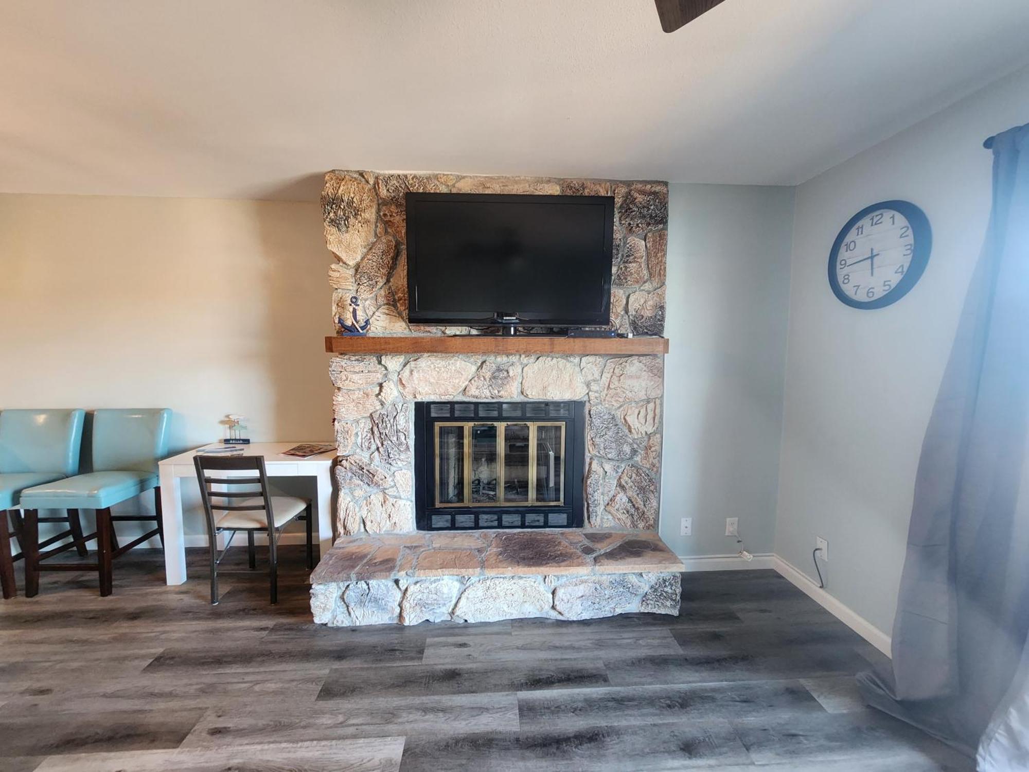 Lakefront Condo With A View Osage Beach Exterior photo
